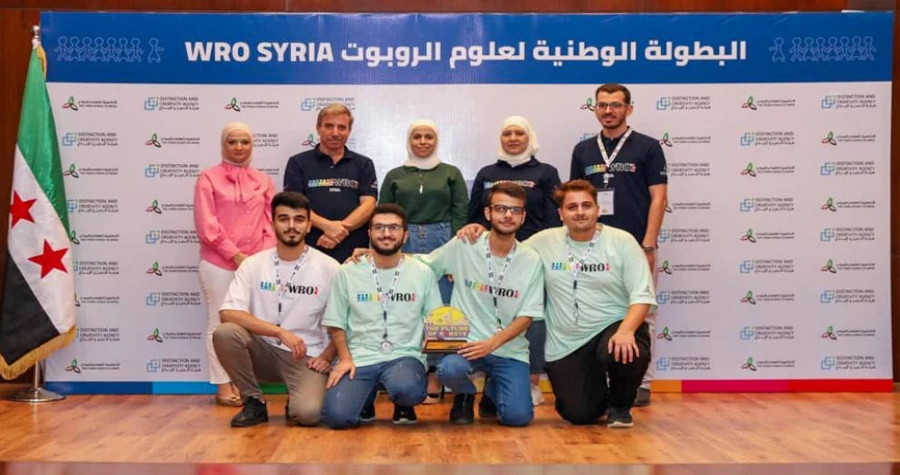 طلاب جامعة المنارة يكتسحون بطولة الروبوت الوطنية 2025