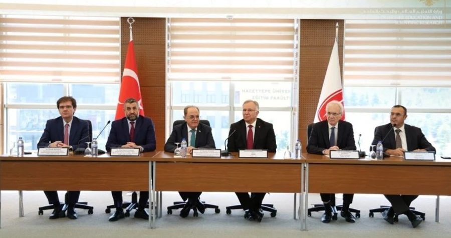 الوزير الحلبي يبحث تعزيز التعاون الأكاديمي مع جامعة Hacettepe التركية