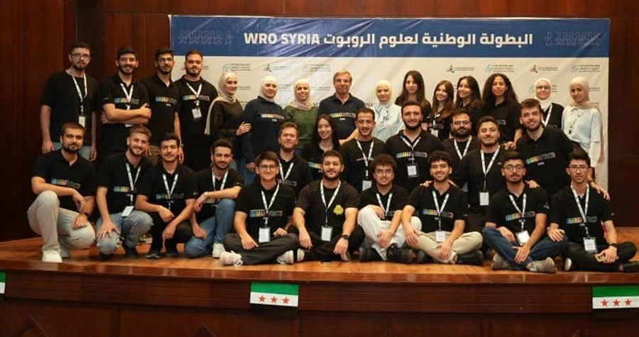 كوادر وطلبة هندسة الذكاء الاصطناعي بالجامعة السورية الخاصة يشاركون في البطولة الوطنية للروبوت بحمص
