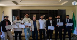 تكريم طلاب جامعة الحواش الخاصة الذين ساهموا في إخماد الحريق في مستودع كلية الصيدلة