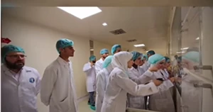 طلاب صيدلة جامعة أنطاكية في زيارة علمية ميدانية لمعمل الفارس للصناعات الدوائية