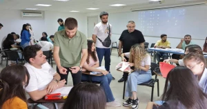 تجربة تعليمية تحاكي الواقع: كلية إدارة الأعمال تمزج بين التسويق العملي وريادة الأعمال الرقمية