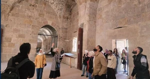 طلبة الهندسة المعمارية في جامعة الجزيرة الخاصة يزورون دمشق القديمة