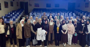 كلية الصيدلة في جامعة القلمون تعرف طلابها الجدد برؤيتها ونظام الساعات المعتمدة في لقاء مفتوح