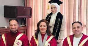 بأوامر صوتية ونظام مراقبة ذكي.. "بيان عبد الفتاح" تبتكر كرسياً متحركاً لخدمة المرضى في جامعة قرطبة