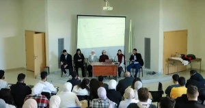 "التميز في الحياة الجامعية".. تجارب ملهمة لطلبة الطب البشري في مدرج المدينة الطبية