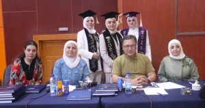 طلبة كلية هندسة المعلوماتية والاتصالات في جامعة اليرموك الخاصة يناقشون مشاريع تخرجهم