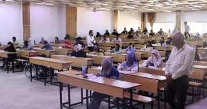 محافظ دير الزور ورئيس جامعة الفرات يتفقدان سير الامتحانات النظرية للفصل الدراسي الثاني في يومها الأول